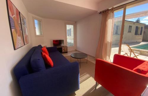Vedene House | La maison en couleurs 3 étoiles, avec piscine