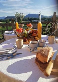 Saint-Genix-sur-Guiers Bed & Breakfast | La Maison Fleur de Frangipanier