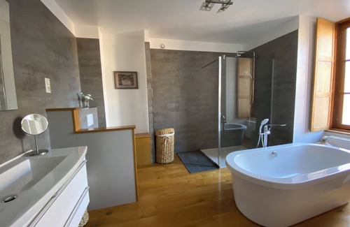 Flavigny-sur-Ozerain Bed & Breakfast | La Maison Galimard – Guest Rooms in Flavigny-sur-Ozerain