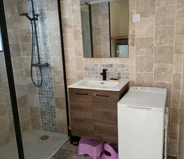 Saint-Pierre-du-Regard House | La maison verte