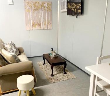 Tsantsabane House | La Maison Guesthouse