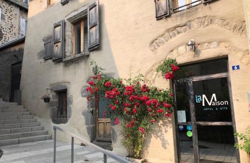 Laguiole Hotel | La Maison - Hôtel & Gîte