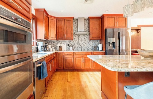 Stroudsburg House | La Maison | Heated Pool Hot Tub Ski Games