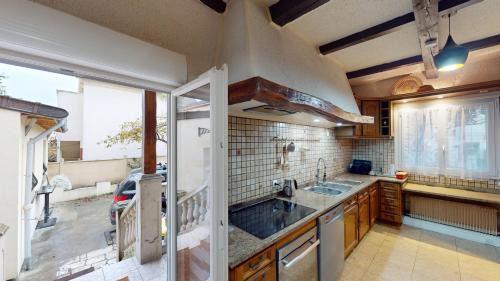 Stains House | La maison Lumière