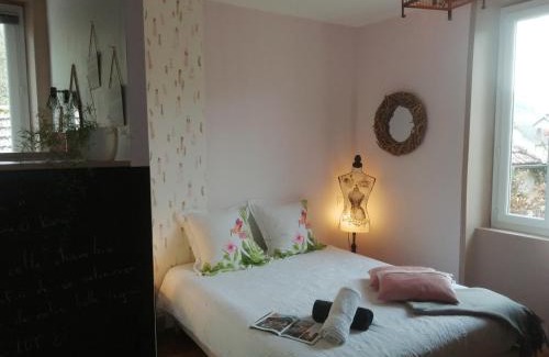 Saint-Denis-les-Martel Bed & Breakfast | La maison O kiwis - Chambres d'hôtes