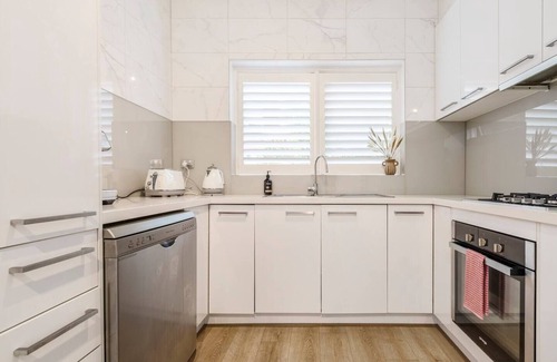 Kew East House | La Maison Parisian Charm moments from High Street