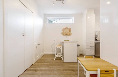 Kew East House | La Maison Parisian Charm moments from High Street