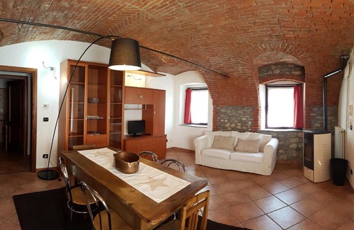 Aosta House | La Maison Rose CIR 0244