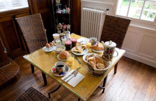 Montauban-de-Bretagne Bed & Breakfast | La Maison Rouge Brocéliande