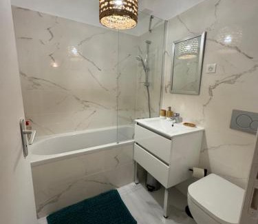 Parapluies Villa | La maison rouge proche de Paris