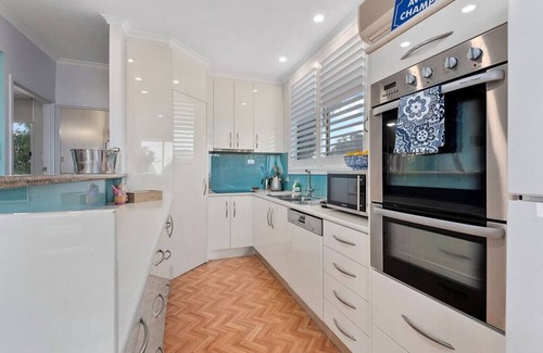 Goolwa South House | "La Maison Tranquille" Deluxe Riverfront Retreat