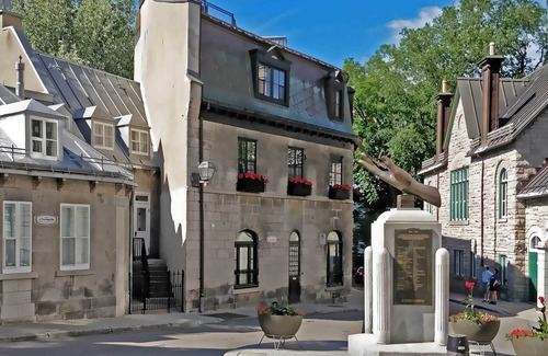 Old Quebec Apartment | la Maison Ursulines 2010 sq. ft. condo at the Heart of the UNESCO Heritage Site