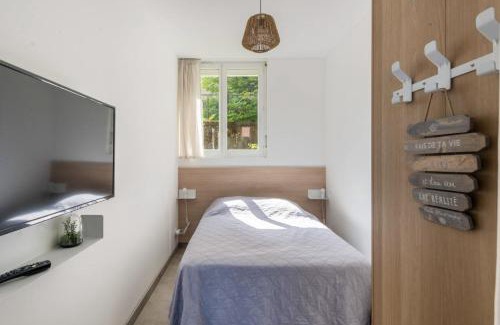 Le Creusot House | La Maisonnette du Parc au Cœur de ville & parking privé