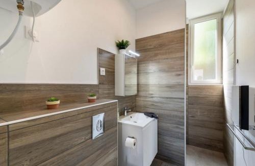 Le Creusot House | La Maisonnette du Parc au Cœur de ville & parking privé