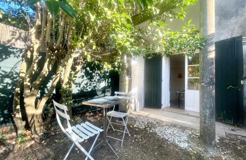 Costieres Apartment | La Maisonnette du Parc - Piscine - Tennis