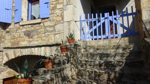 Les Assions House | La Manchote