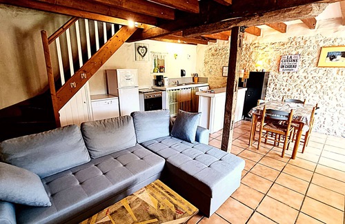Saint-Just-Luzac House | La Mangeoire 2 bedroom cottage