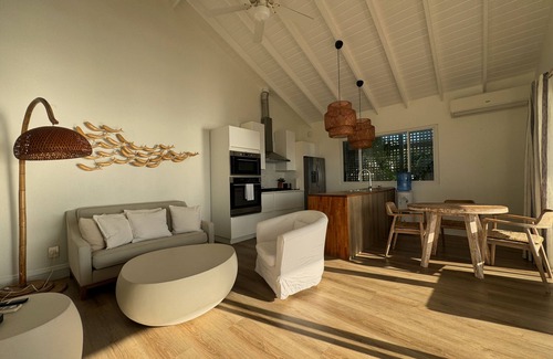 Dickenson Bay Villa | La Marea and Guest House by Fantasia Villas