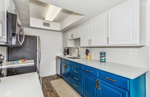 Pensacola Beach House | La Margarita |Recently Updated 2BR Townhome |End Unit |Huge Open Deck |Short Walk To The Beach