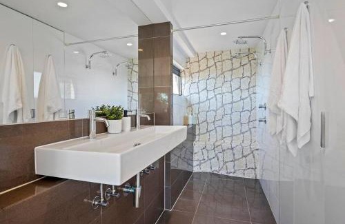 Alexandra Headland Apartment | La Mer at Alex - easy walk to beach