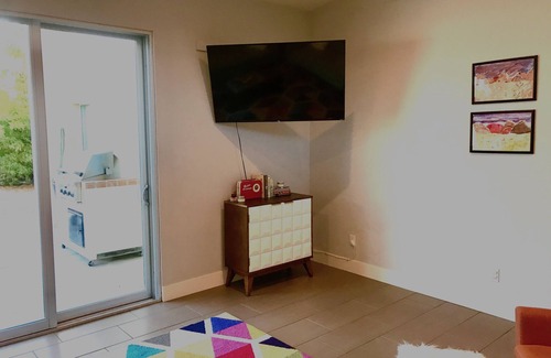 Magnesia Falls Cove House | La Moderna - Salt Water Pool & Spa, Memory Foam Beds in Every Room.