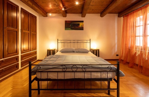 La Morra House | La Morra Flat, Combinazione di 5 Appartamenti Individuali