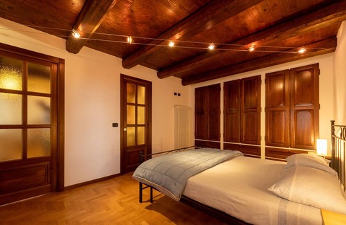 La Morra House | La Morra Flat, Combinazione di 5 Appartamenti Individuali