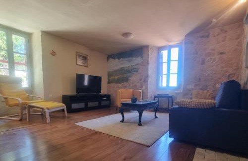 Brossac House | La Nit de la Fontaine