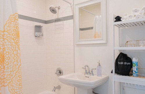 West Whittier-Los Nietos House | LA/OC Centrally Located - 2bedroom Home