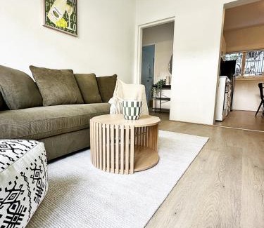 Brisbane Apartment | La Pague - Near CBD - Parking - 2 Bedroom Retreat