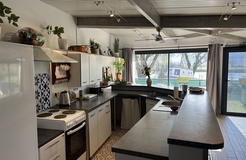 Damery House | La Paillote -Cottage river view 4P 12 min Epernay