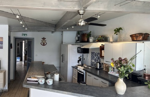 Damery House | La Paillote -Cottage river view 4P 12 min Epernay