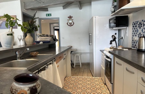 Damery House | La Paillote -Cottage river view 4P 12 min Epernay