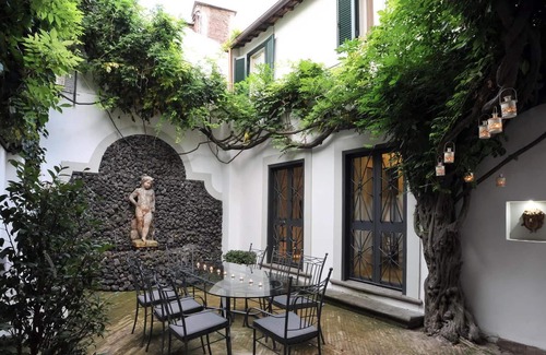 Trastevere Villa | La Palazzina Santa Dorotea, Splendid Rome Townhouse with Courtyard Garden