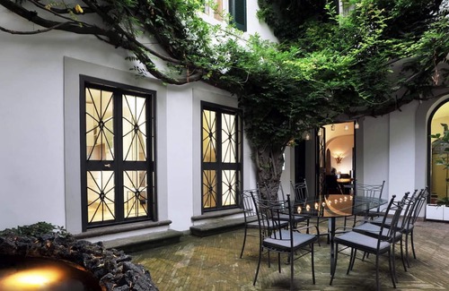Trastevere Villa | La Palazzina Santa Dorotea, Splendid Rome Townhouse with Courtyard Garden