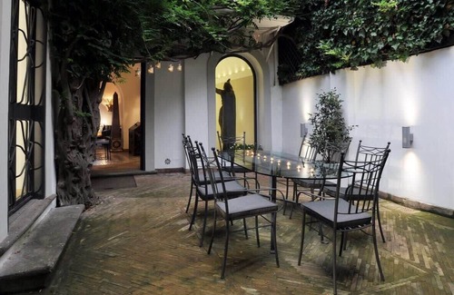 Trastevere Villa | La Palazzina Santa Dorotea, splendid Rome Townhouse with courtyard garden
