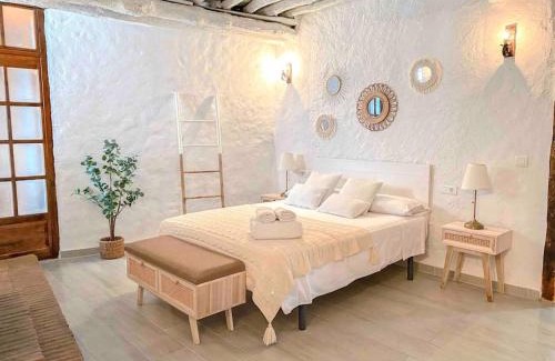 Benadalid House | La Palmera. Casa rural con piscina privada.