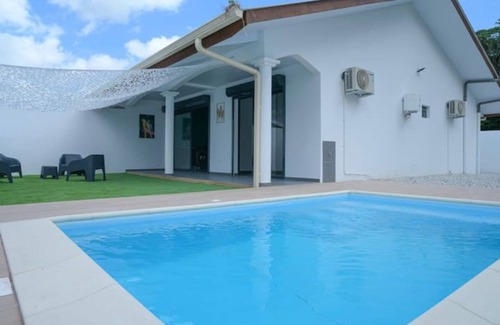 Matoury House | La Palmeraie Lodge Terrace & Pool