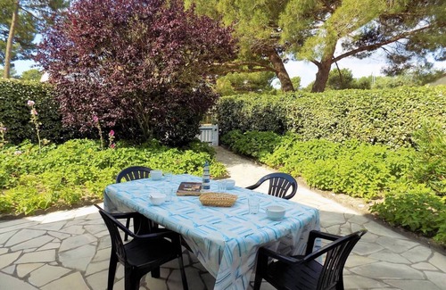 Les Mathes Apartment | La Palmyre - BRIGHT TERRACED VILLA - garden - SHARED POOL