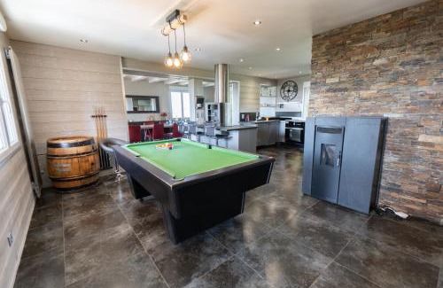 Orchamps-Vennes Villa | La Parenthèse d'Orchamps - Villa avec Piscine, Sauna, Billard et Pétanque