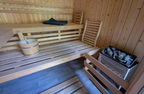 Orchamps-Vennes Villa | La Parenthèse d'Orchamps - Villa avec Piscine, Sauna, Billard et Pétanque