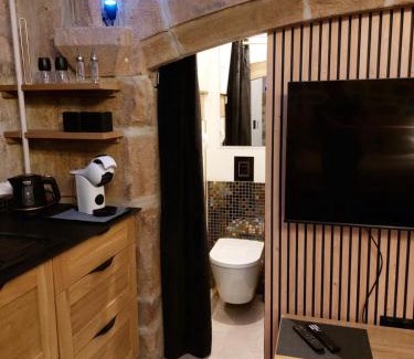 Le Puy-en-Velay Apartment | La parenthèse Ponote - Hammam - WIFI - city center