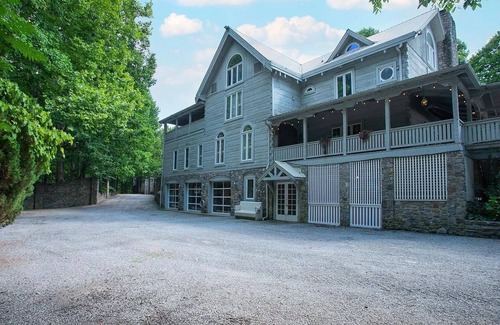 Kingston Springs Cabin | La Pearla Ranch Nashville, 7 bedroom, 8 bath, 9500 sf Log Mansion with pool