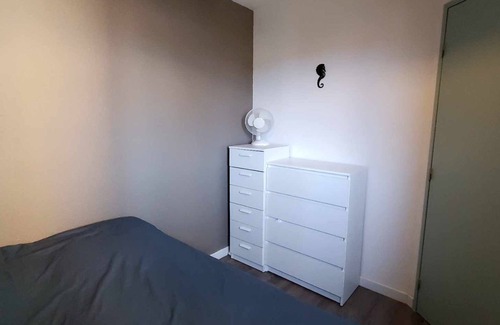 Saint-Pierre-la-Mer Apartment | 'La Perle D'eau" Appartement les Pieds Dans L'eau Entièrement Rénové