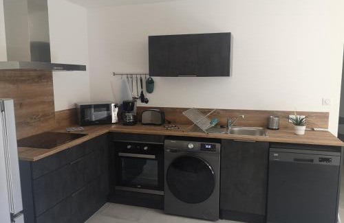 Nyons Apartment | La perle de provence, appartement neuf en rez de Jardin clos, au calme, clim, salle d'eau dans chaque chambre, à 900m du centre de Nyons