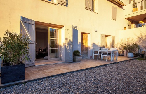 Sanary-sur-Mer House | La Petite Bastide with mountain views, private terrace and Wi-Fi