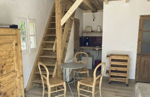 Vacheres House | La petite Chaume in the woods amid lavender fields