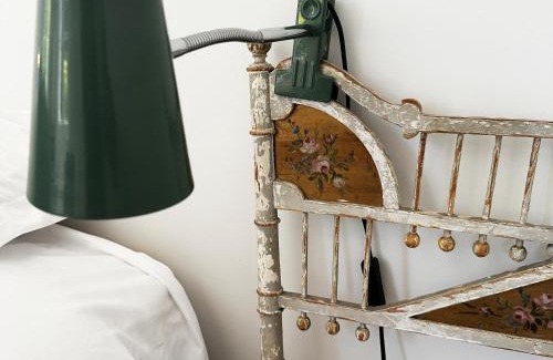 Senlis House | La Petite Fontaine