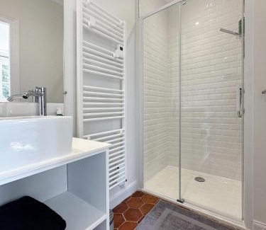 Senlis House | La Petite Fontaine