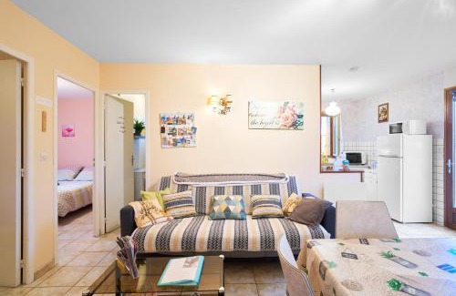 Nantheuil House | La petite maison a la campagne